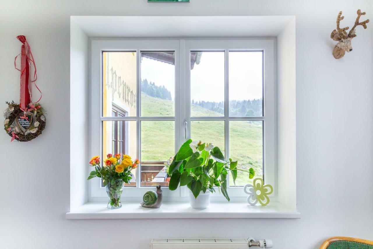 Almhaus Alpenrose Lodge *