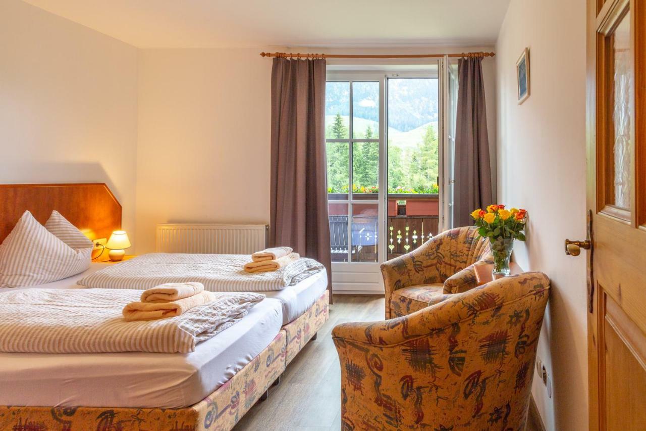 Almhaus Alpenrose Lodge *